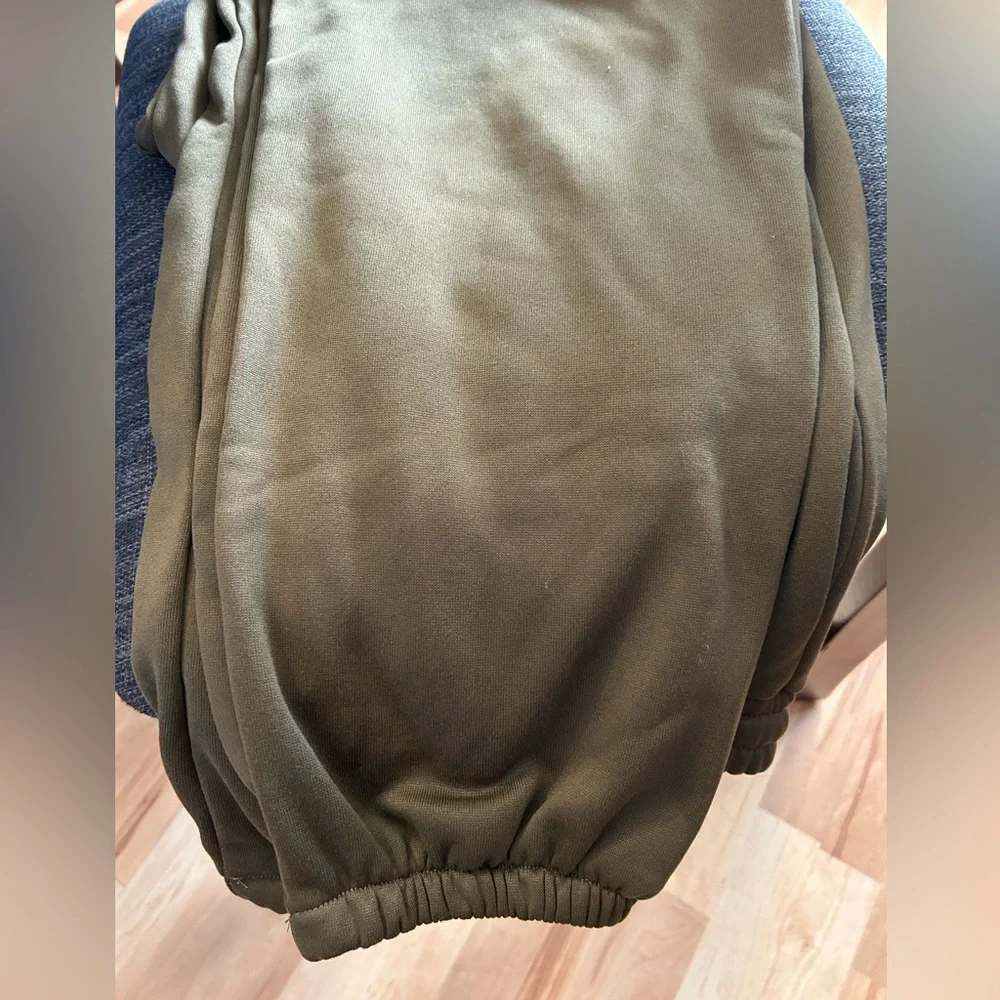 Women’s loose fit sweatpants, wide legs - Picture 5 of 5